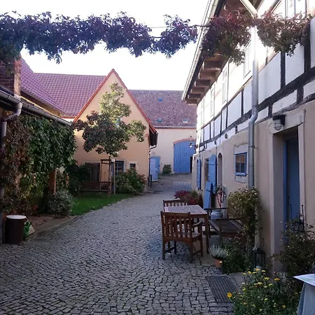 Nicolaus Apartment *